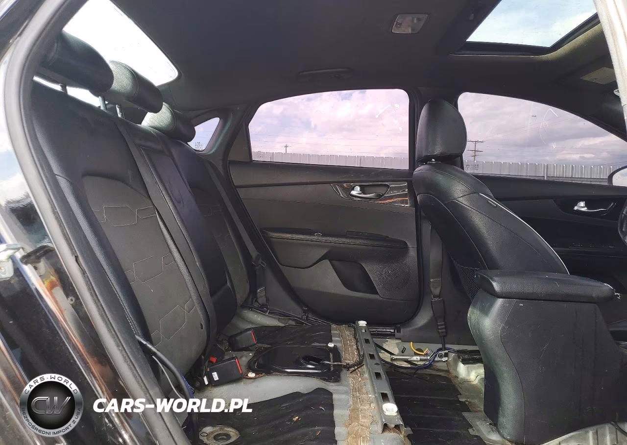 2020 Kia Forte Gt Line VIN:3KPF34AD2LE255934 - 10