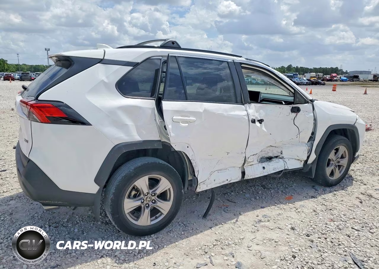 2023 Toyota Rav4 Xle VIN:2T3W1RFV7PW251411 - 3