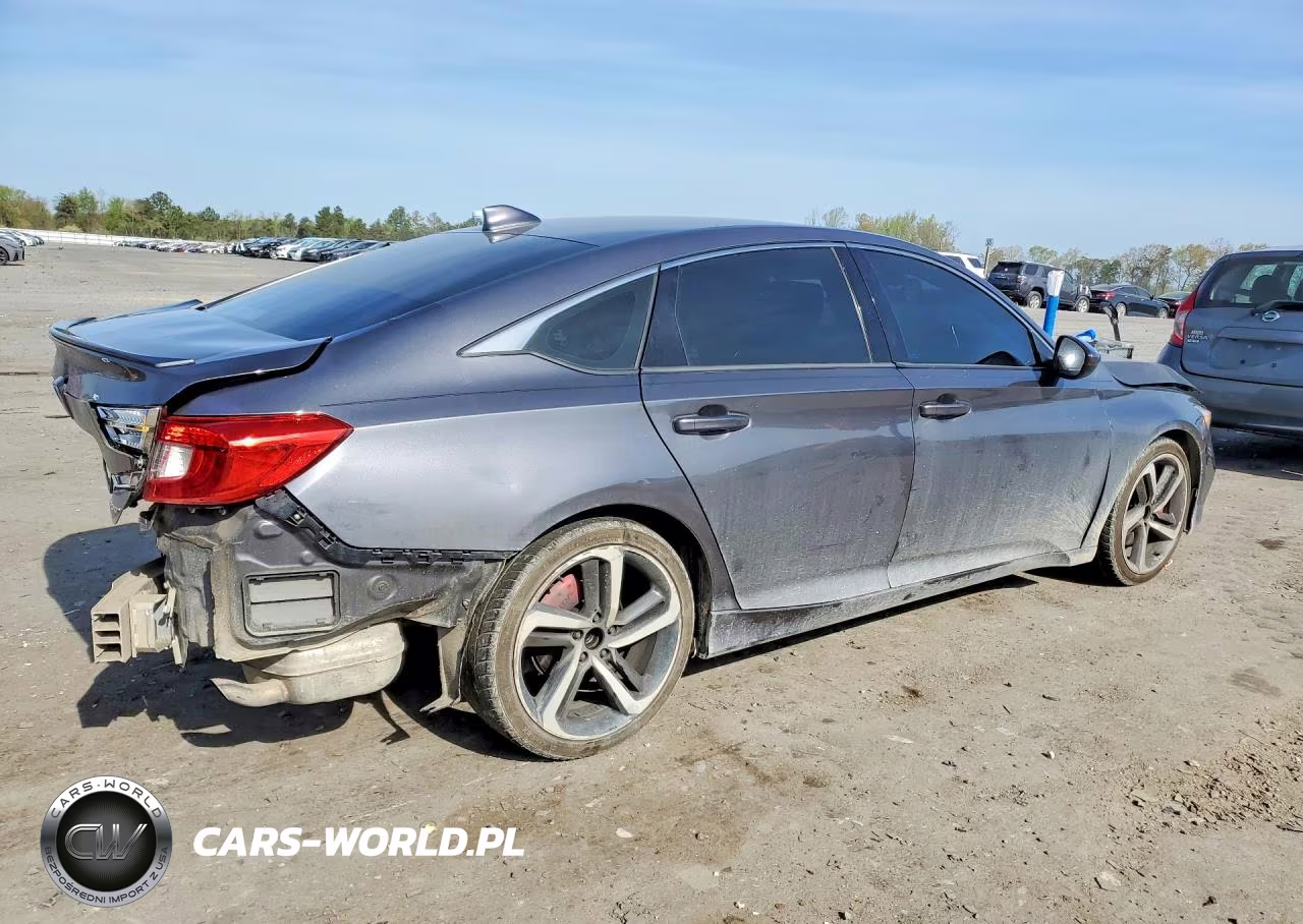 2018 Honda Accord Sport VIN:1HGCV1F3XJA097050 - 3