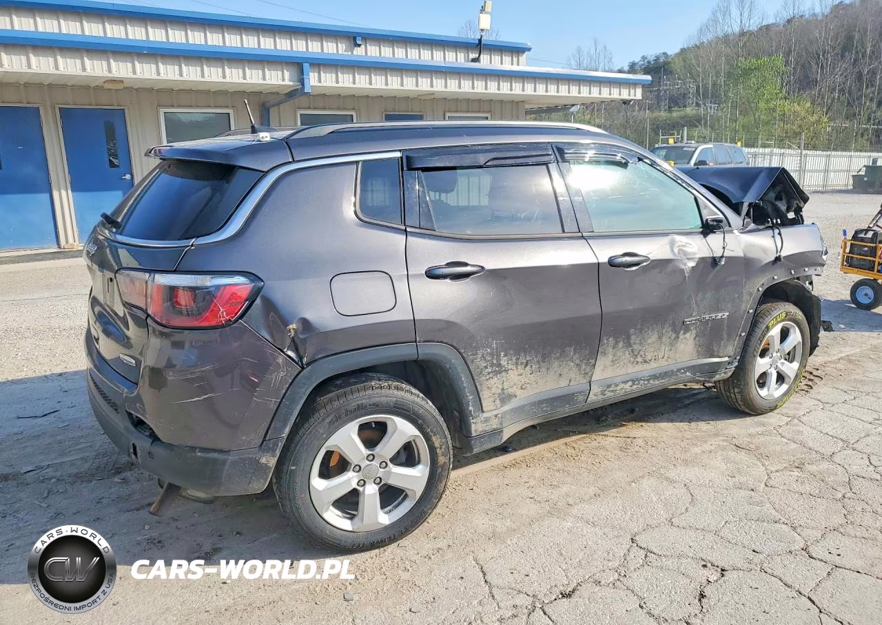 2018 Jeep Compass Latitude VIN:3C4NJDBB4JT359705 - 3
