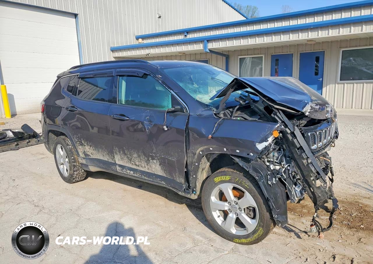2018 Jeep Compass Latitude VIN:3C4NJDBB4JT359705 - 4