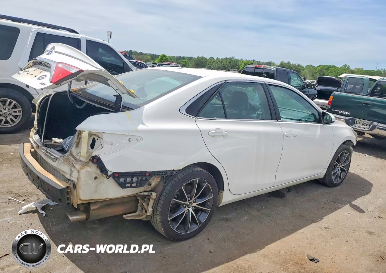 2016 Toyota Camry Xse VIN:4T1BF1FK8GU528826 - 3