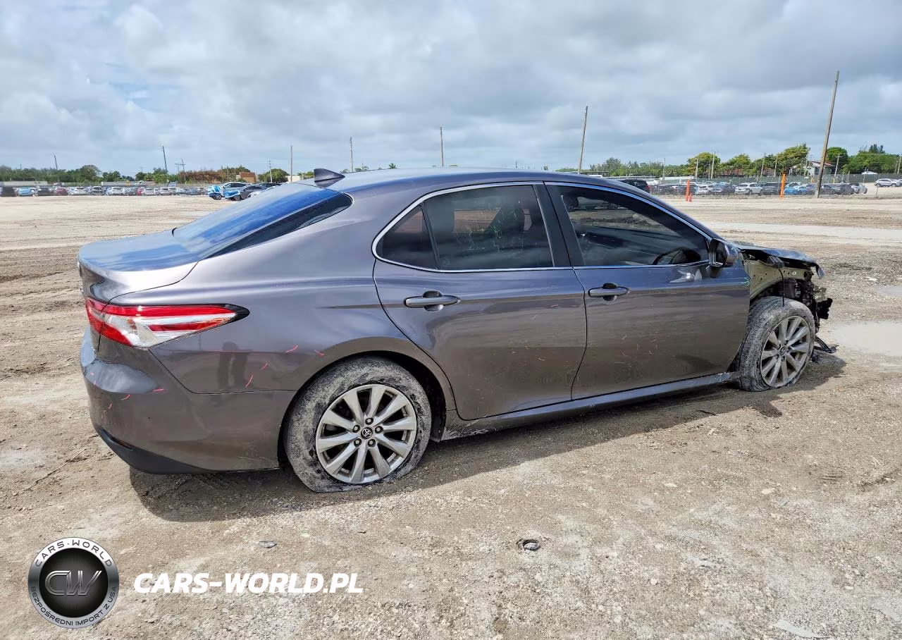 2020 Toyota Camry Le VIN:4T1C11AK4LU878541 - 3
