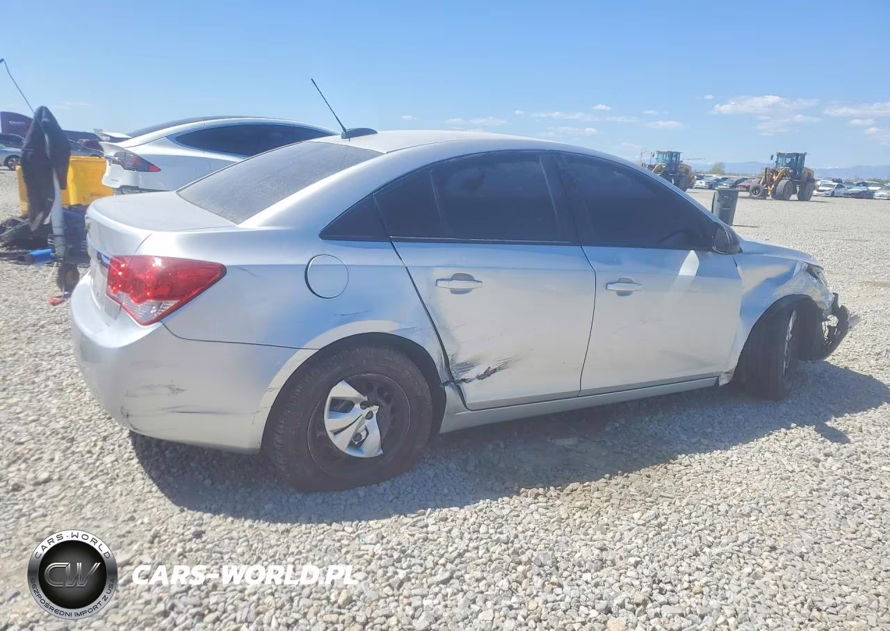 2015 Chevrolet Cruze Ls VIN:1G1PA5SG1F7152901 - 3