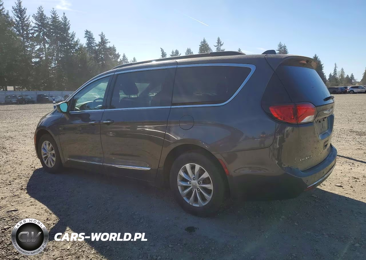 2017 Chrysler Pacifica Touring L VIN:2C4RC1BG5HR621816 - 2