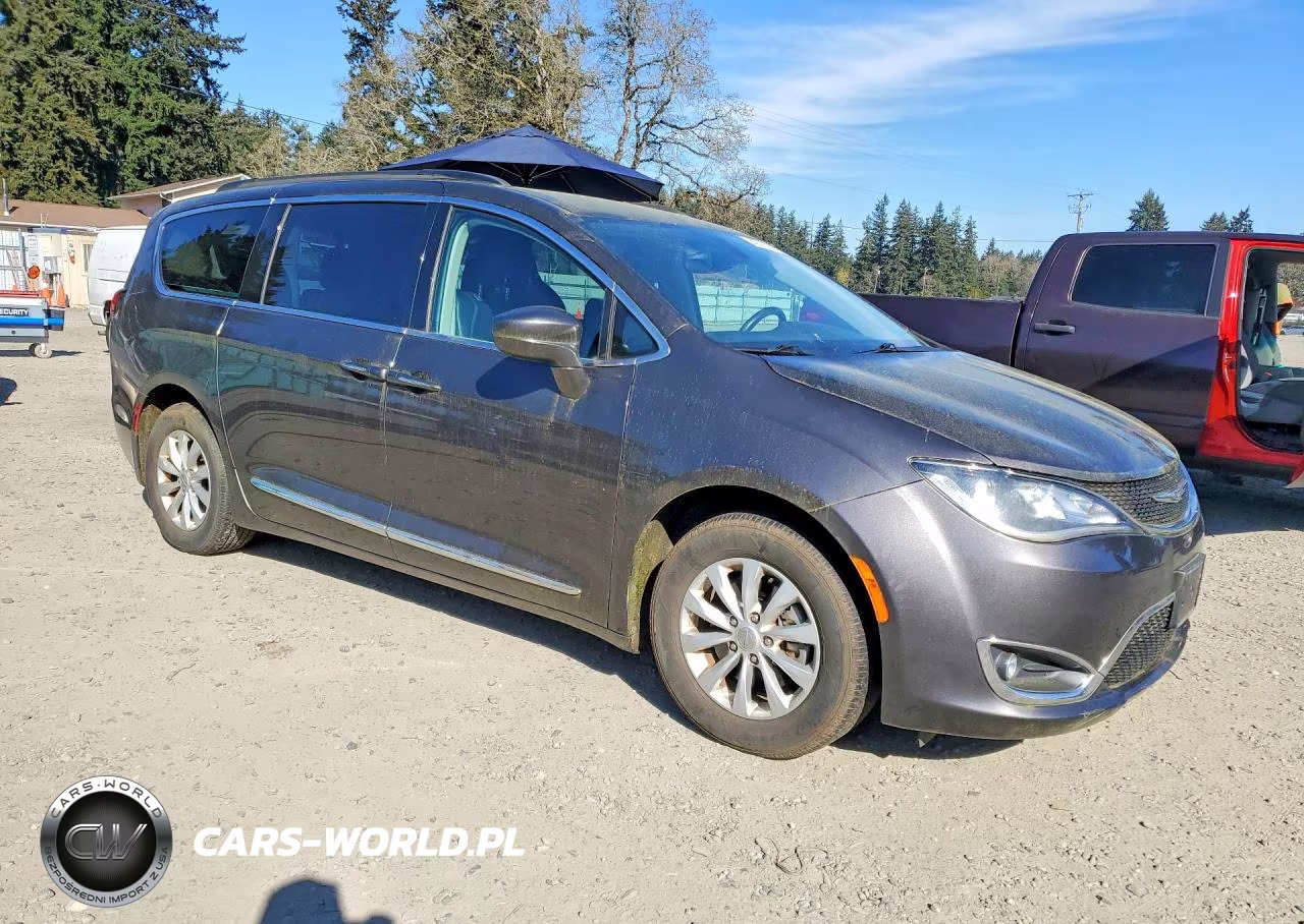 2017 Chrysler Pacifica Touring L VIN:2C4RC1BG5HR621816 - 4