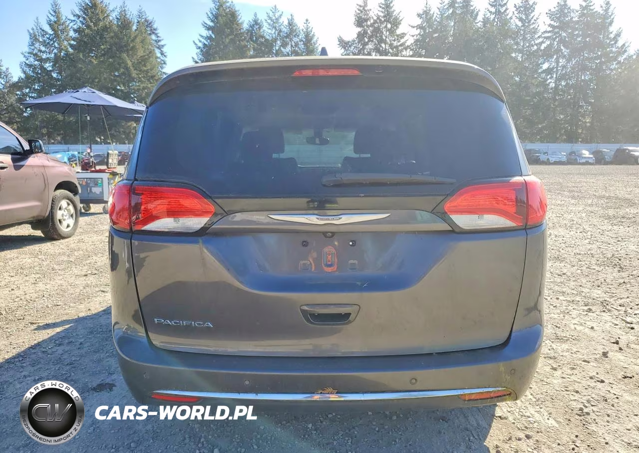 2017 Chrysler Pacifica Touring L VIN:2C4RC1BG5HR621816 - 6