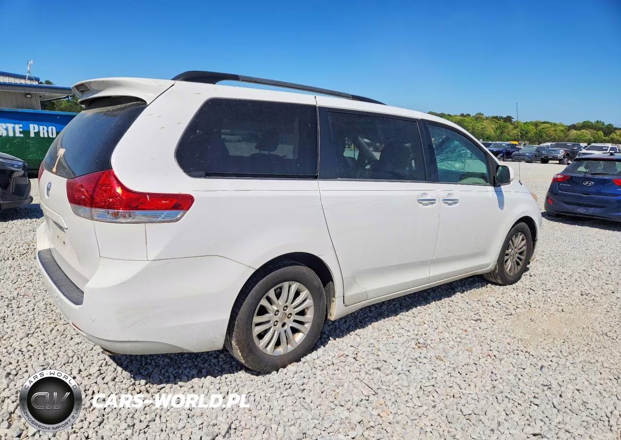 2013 Toyota Sienna Xle 8-Passenger VIN:5TDYK3DC6DS346429 - 3
