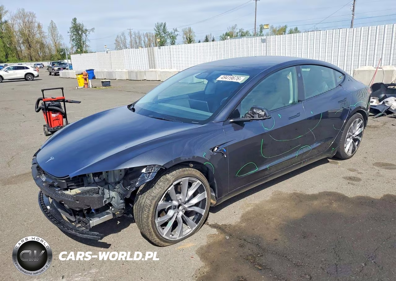 2025 Tesla Model 3 – zdjęcie 1 z 13