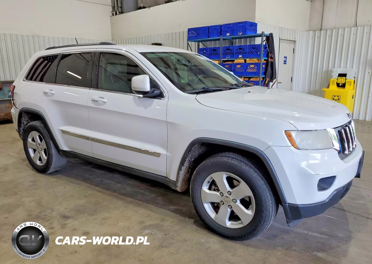2013 Jeep Grand Cherokee Laredo VIN:1C4RJEAG6DC589184 - 4