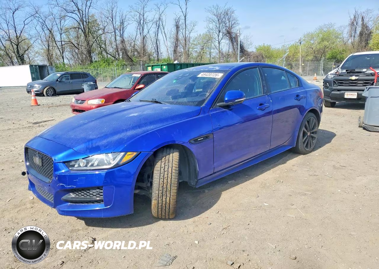 2017 Jaguar Xe R - Sport