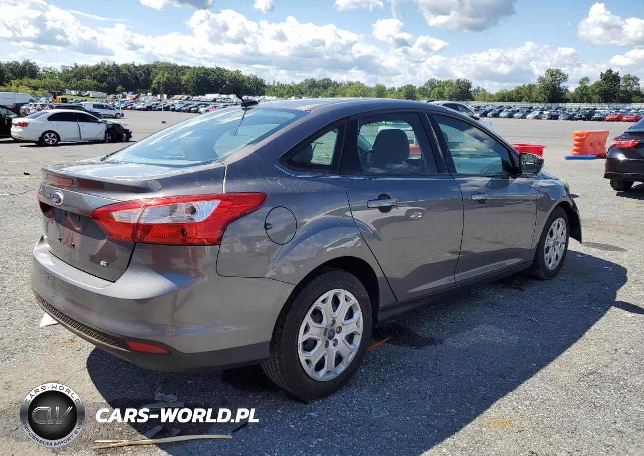 2012 Ford Focus Se VIN:1FAHP3F24CL461204 - 3