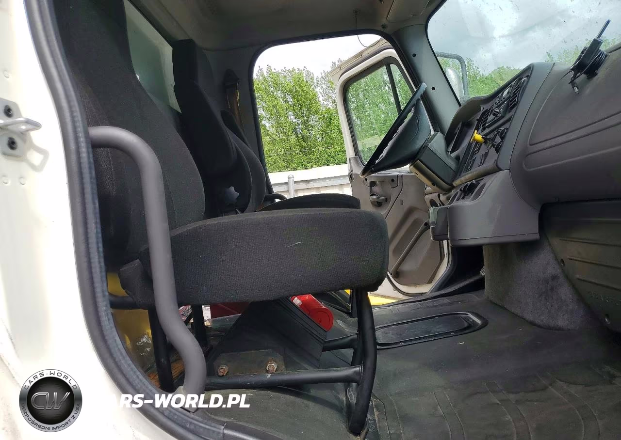 2020 Freightliner Business Class M2 Refrigerated Box Truck VIN:3ALHCYD21LDMD2483 - 11