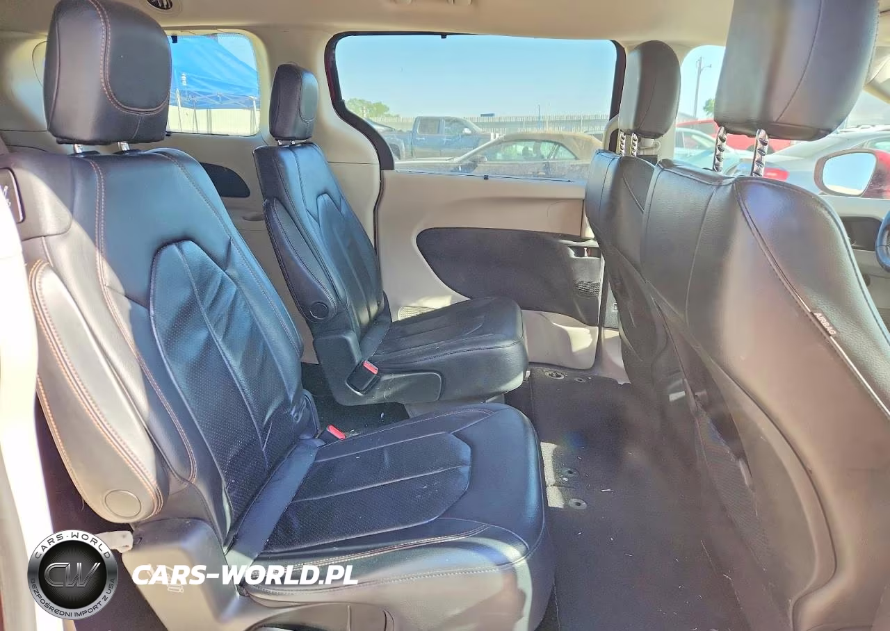 2018 Chrysler Pacifica Touring L VIN:2C4RC1BG0JR149319 - 11