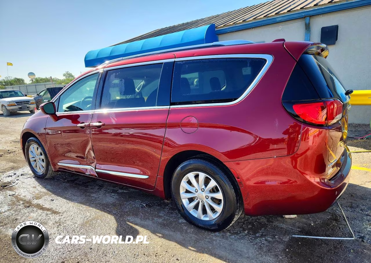 2018 Chrysler Pacifica Touring L VIN:2C4RC1BG0JR149319 - 2