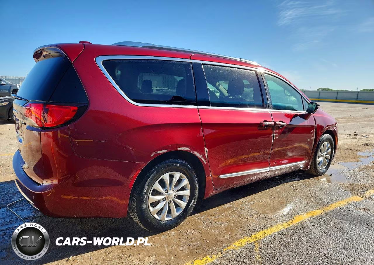 2018 Chrysler Pacifica Touring L VIN:2C4RC1BG0JR149319 - 3