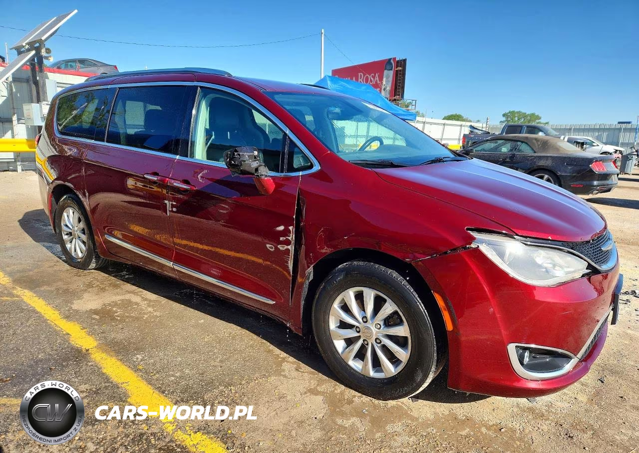 2018 Chrysler Pacifica Touring L VIN:2C4RC1BG0JR149319 - 4