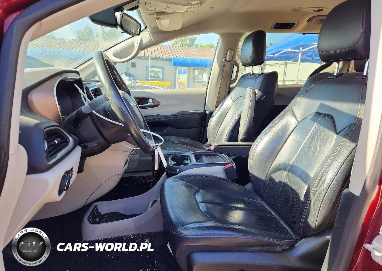 2018 Chrysler Pacifica Touring L VIN:2C4RC1BG0JR149319 - 7
