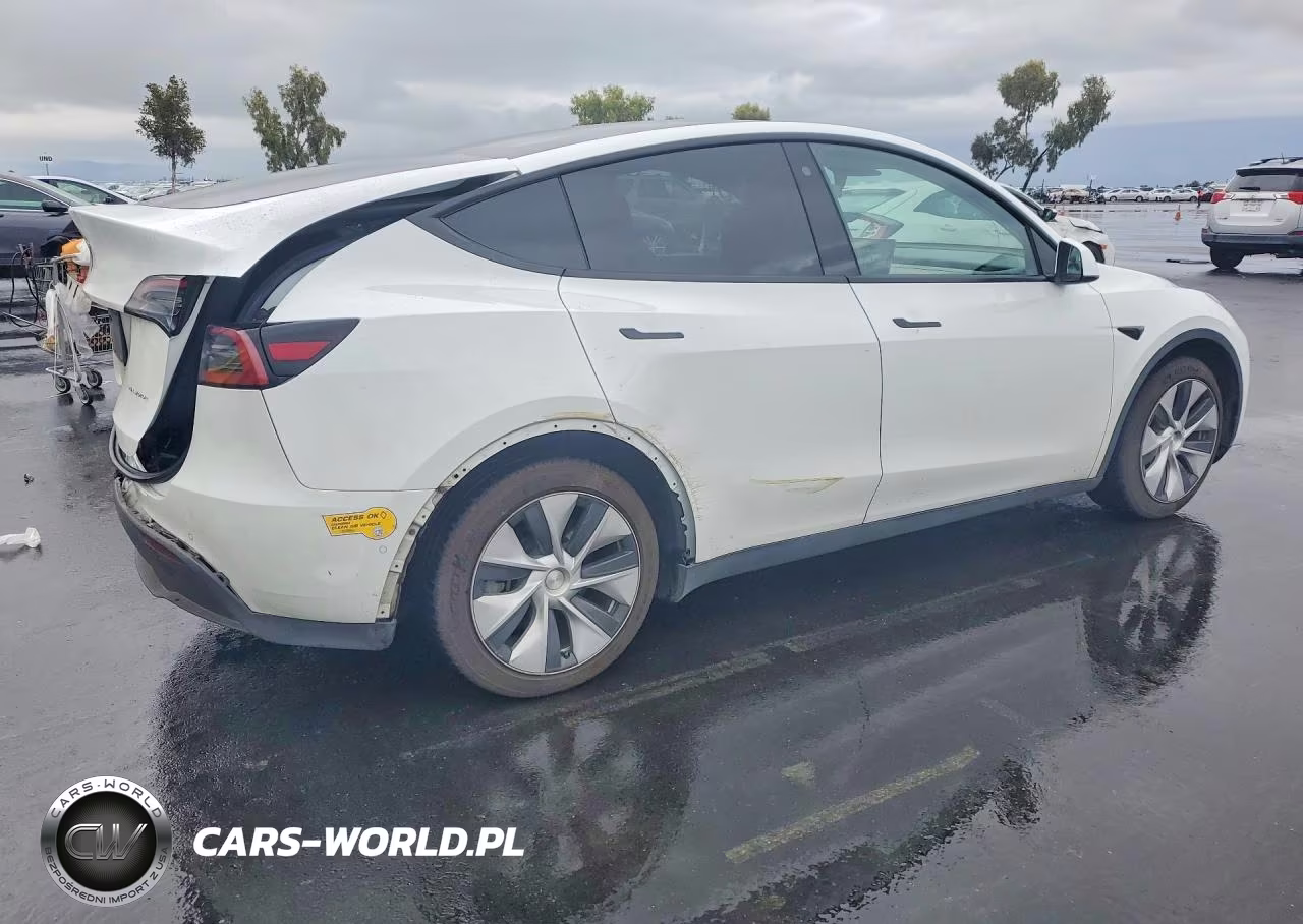 2022 Tesla Model Y VIN:7SAYGAEE2NF348211 - 3
