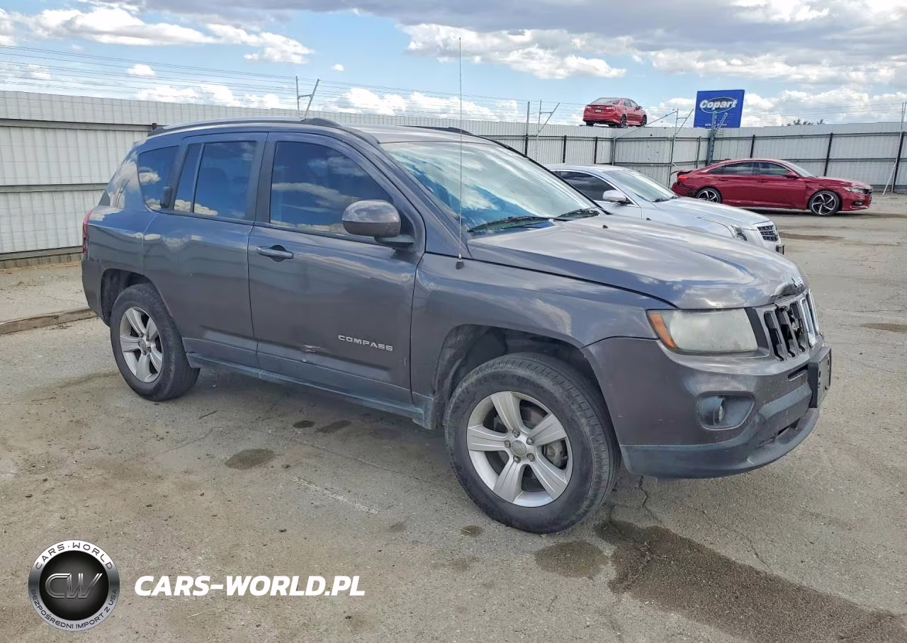 2016 Jeep Compass Latitude VIN:1C4NJDEB4GD616548 - 4