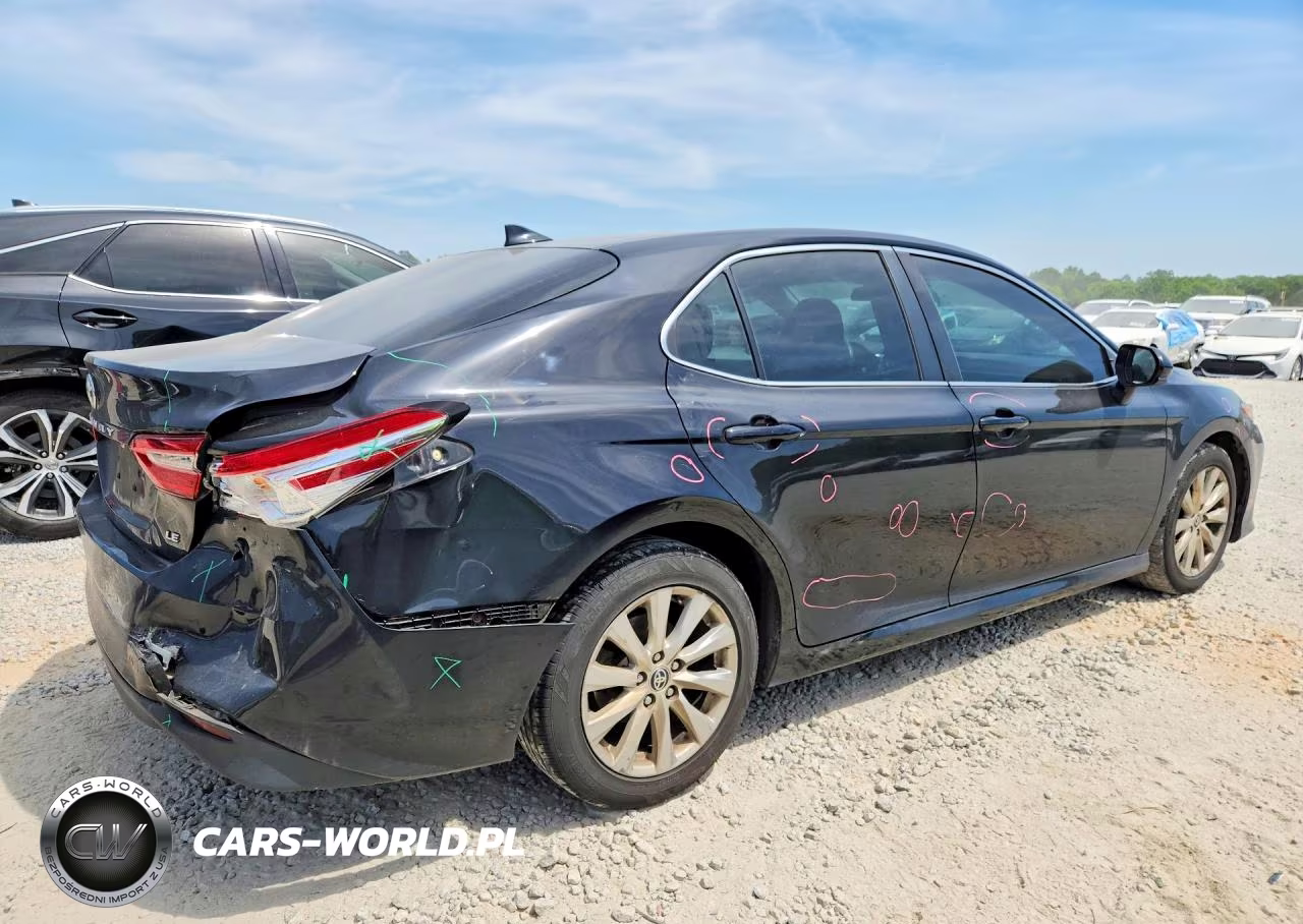 2020 Toyota Camry Le VIN:4T1C11AK5LU996422 - 3