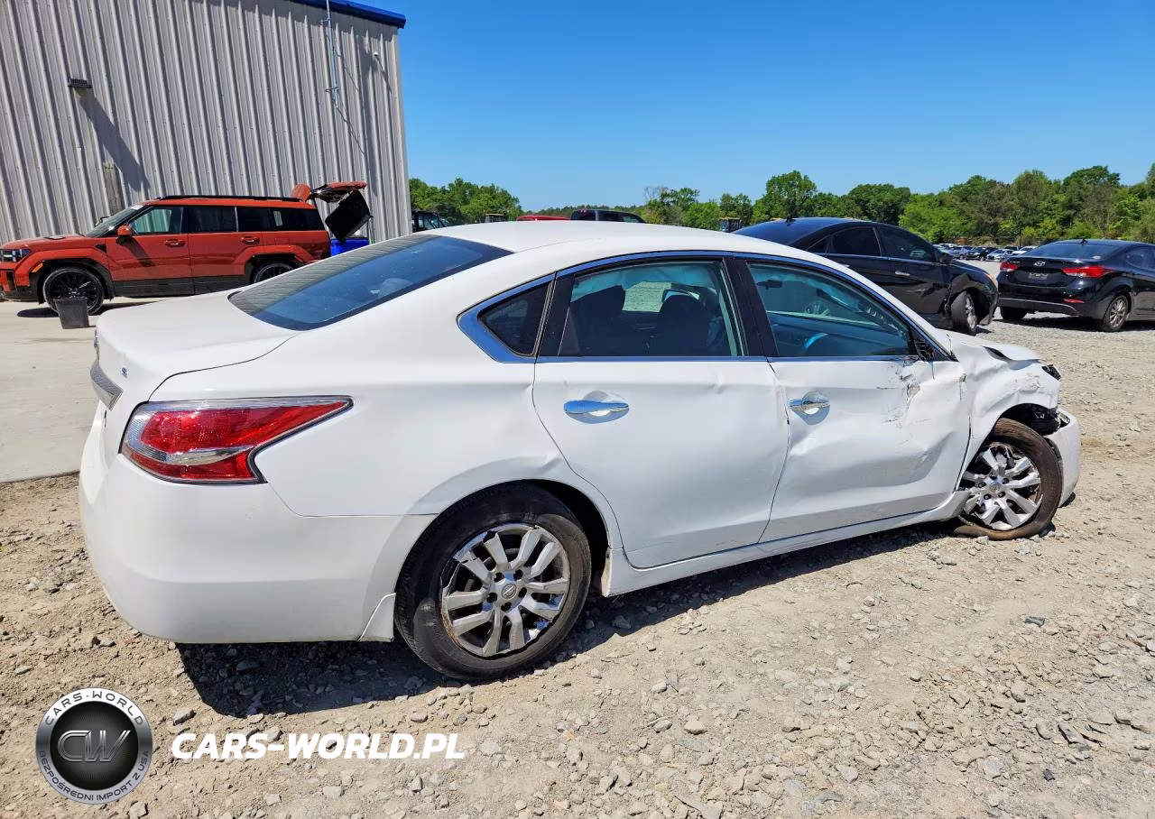 2015 Nissan Altima 2.5 S VIN:1N4AL3AP6FC251675 - 3