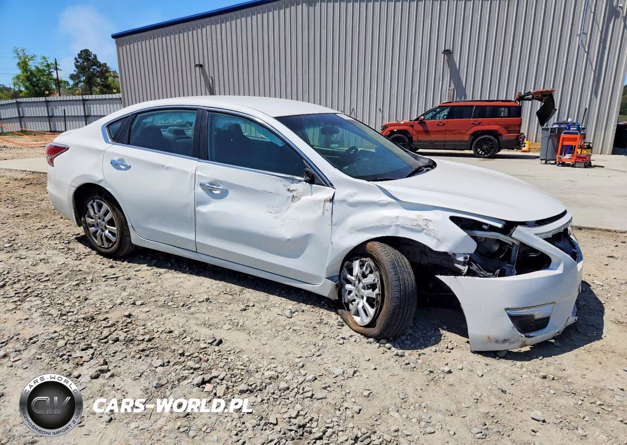 2015 Nissan Altima 2.5 S VIN:1N4AL3AP6FC251675 - 4