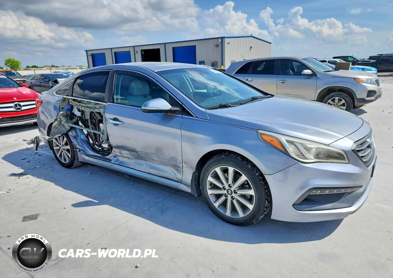 2016 Hyundai Sonata Limited VIN:5NPE34AF7GH303393 - 4