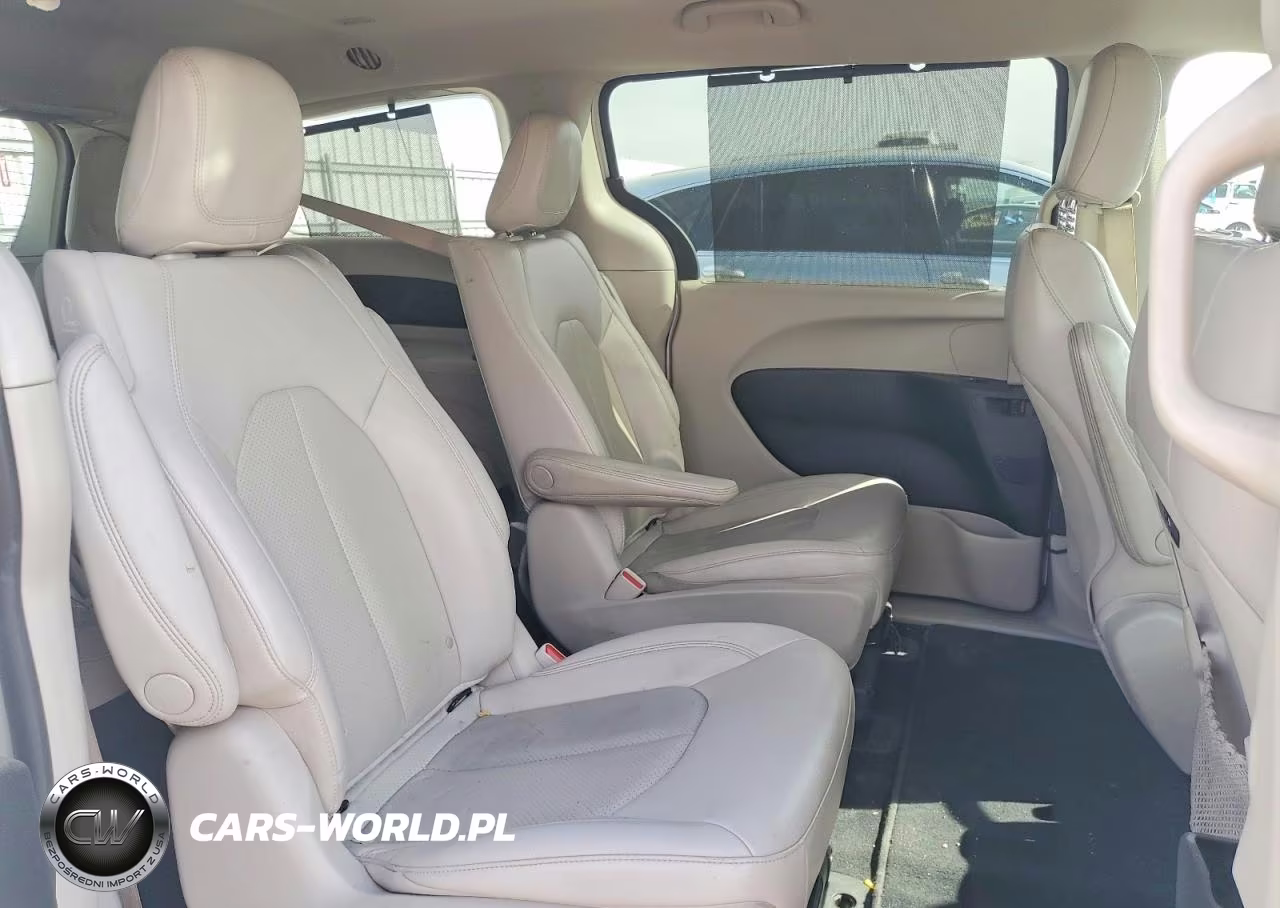 2021 Chrysler Pacifica Hybrid Touring L VIN:2C4RC1L74MR599297 - 11