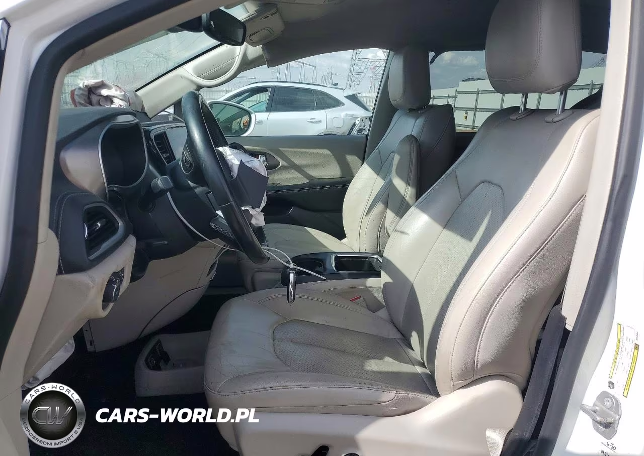 2021 Chrysler Pacifica Hybrid Touring L VIN:2C4RC1L74MR599297 - 7