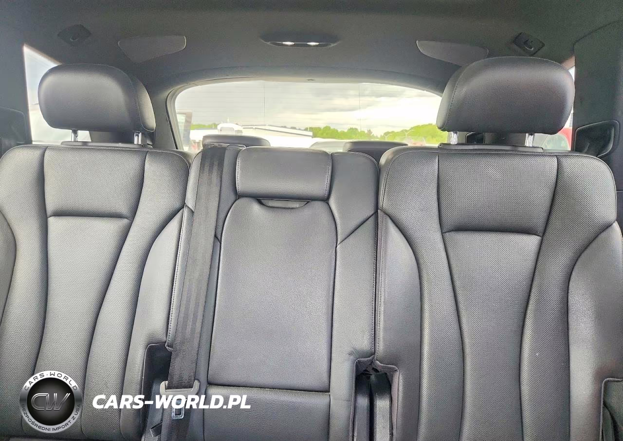 2017 Audi Q7 Premium Plus VIN:WA1LAAF72HD030152 - 10