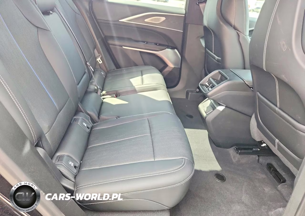 2026 Cadillac Lyriq Premium Luxury VIN:1GYKPRRK8TZ300103 - 10