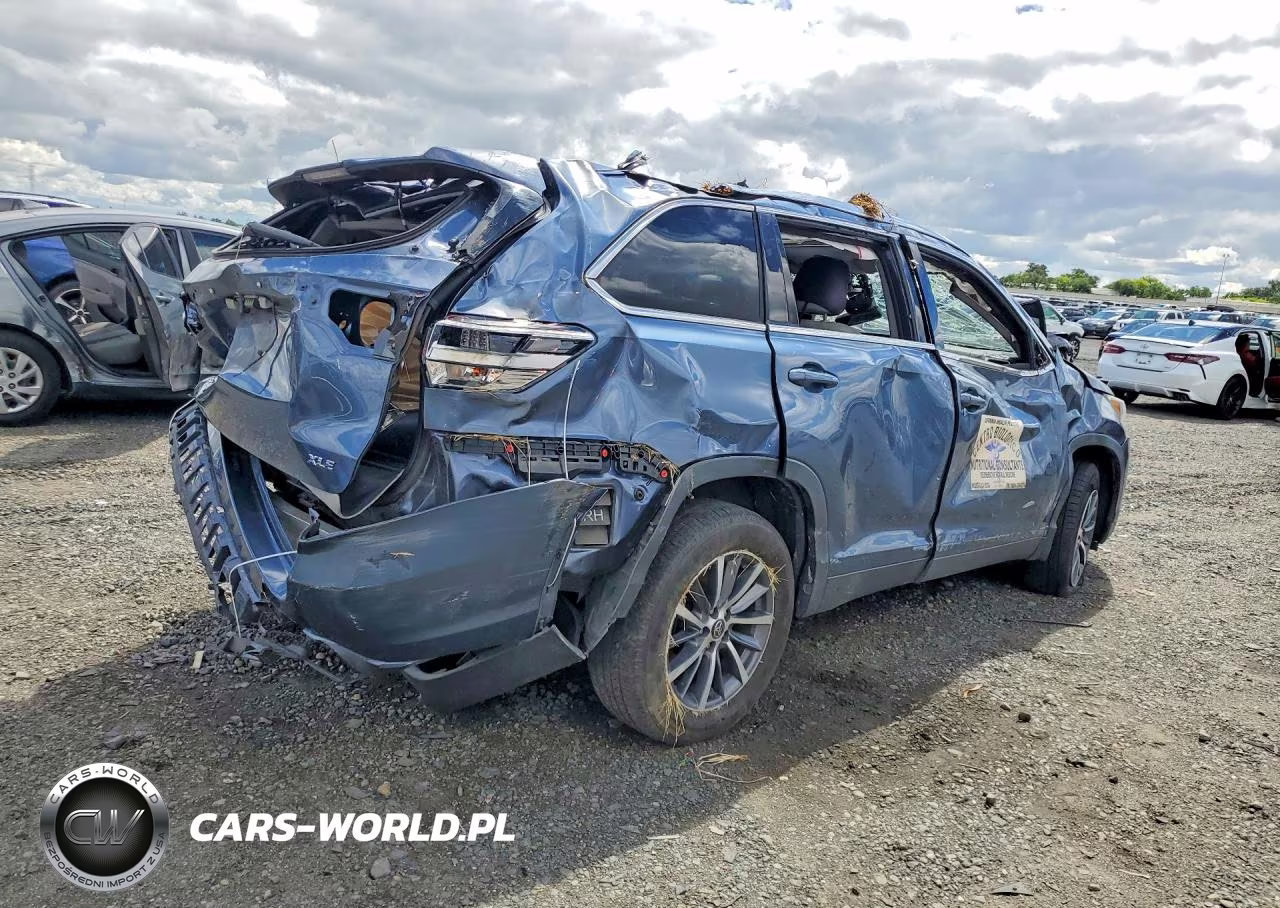 2019 Toyota Highlander Xle VIN:5TDKZRFH3KS361285 - 3