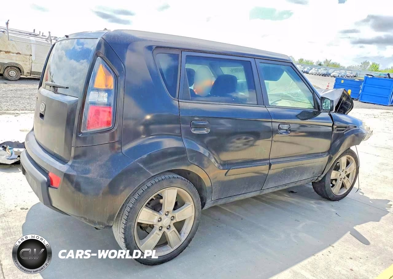 2010 Kia Soul + VIN:KNDJT2A27A7136349 - 3