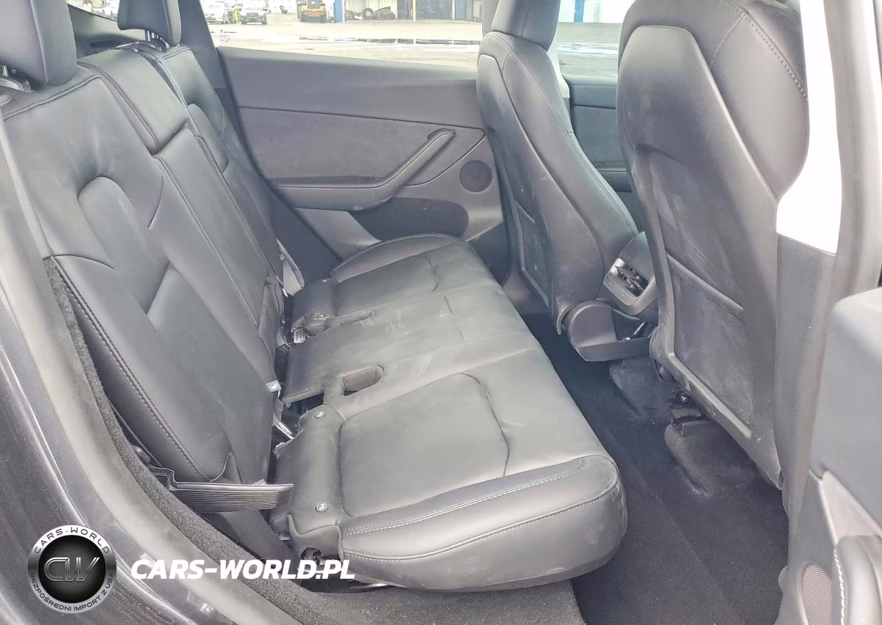 2025 Tesla Model Y VIN:7SAYGDED2SF314063 - 11