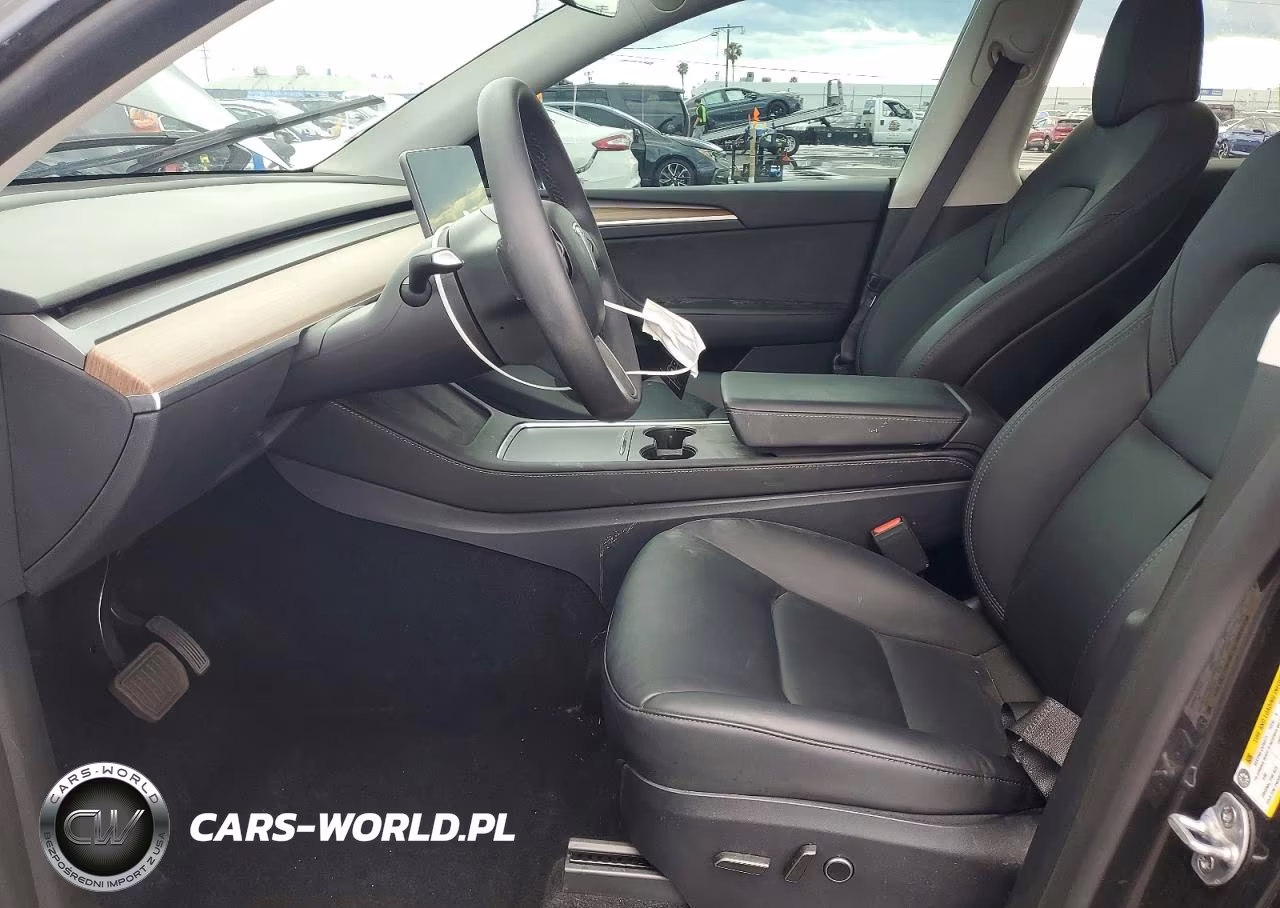 2025 Tesla Model Y VIN:7SAYGDED2SF314063 - 7