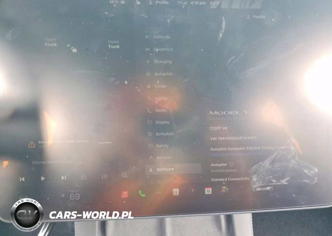 2025 Tesla Model Y VIN:7SAYGDED2SF314063 - 9