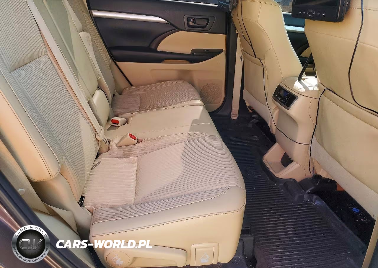 2019 Toyota Highlander Le Plus VIN:5TDBZRFH7KS700663 - 11
