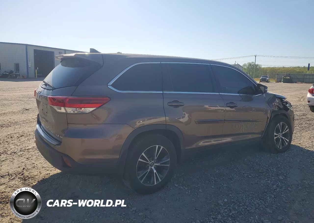 2019 Toyota Highlander Le Plus VIN:5TDBZRFH7KS700663 - 3