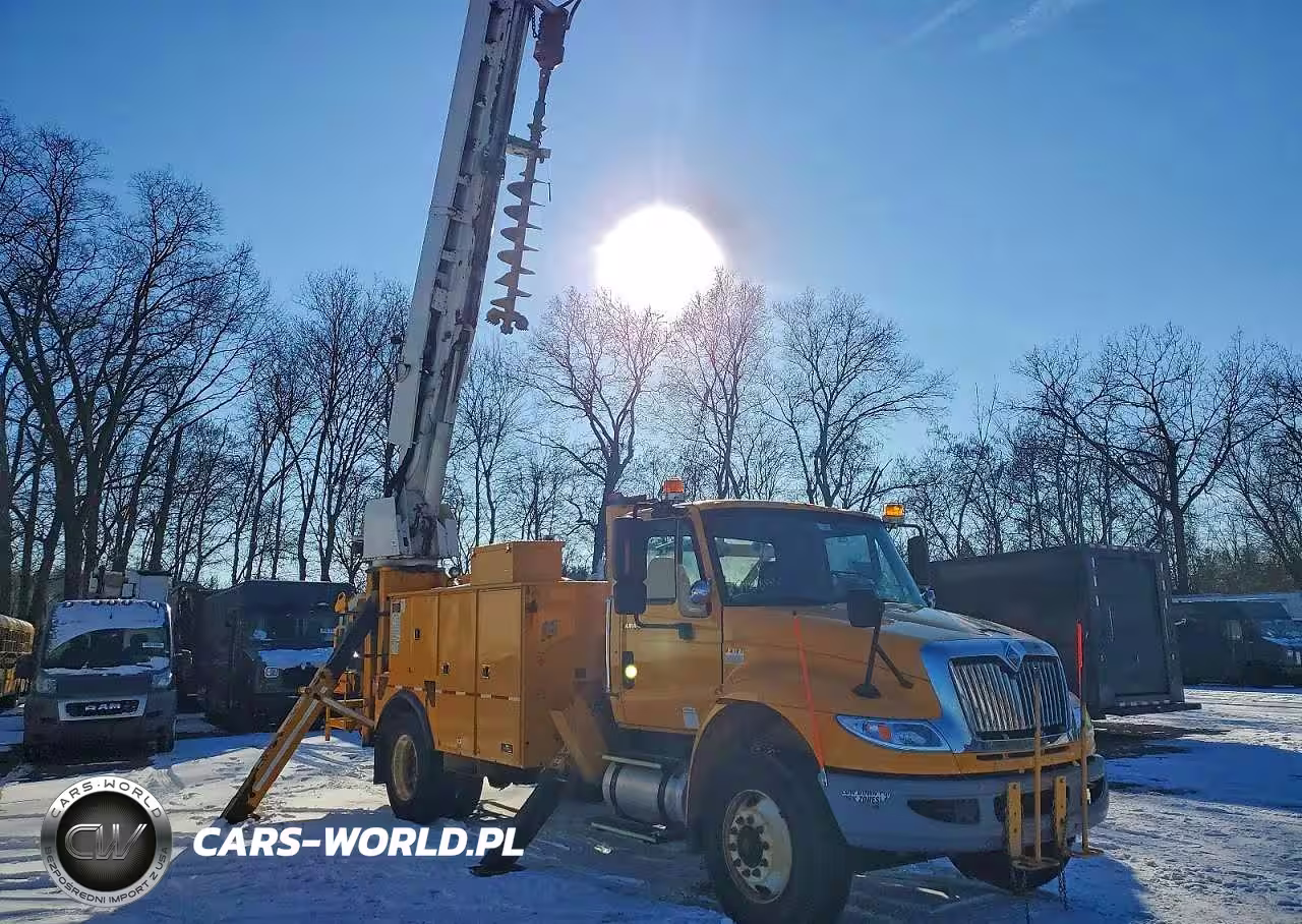 2012 International 4400 Digger Derrick Truck