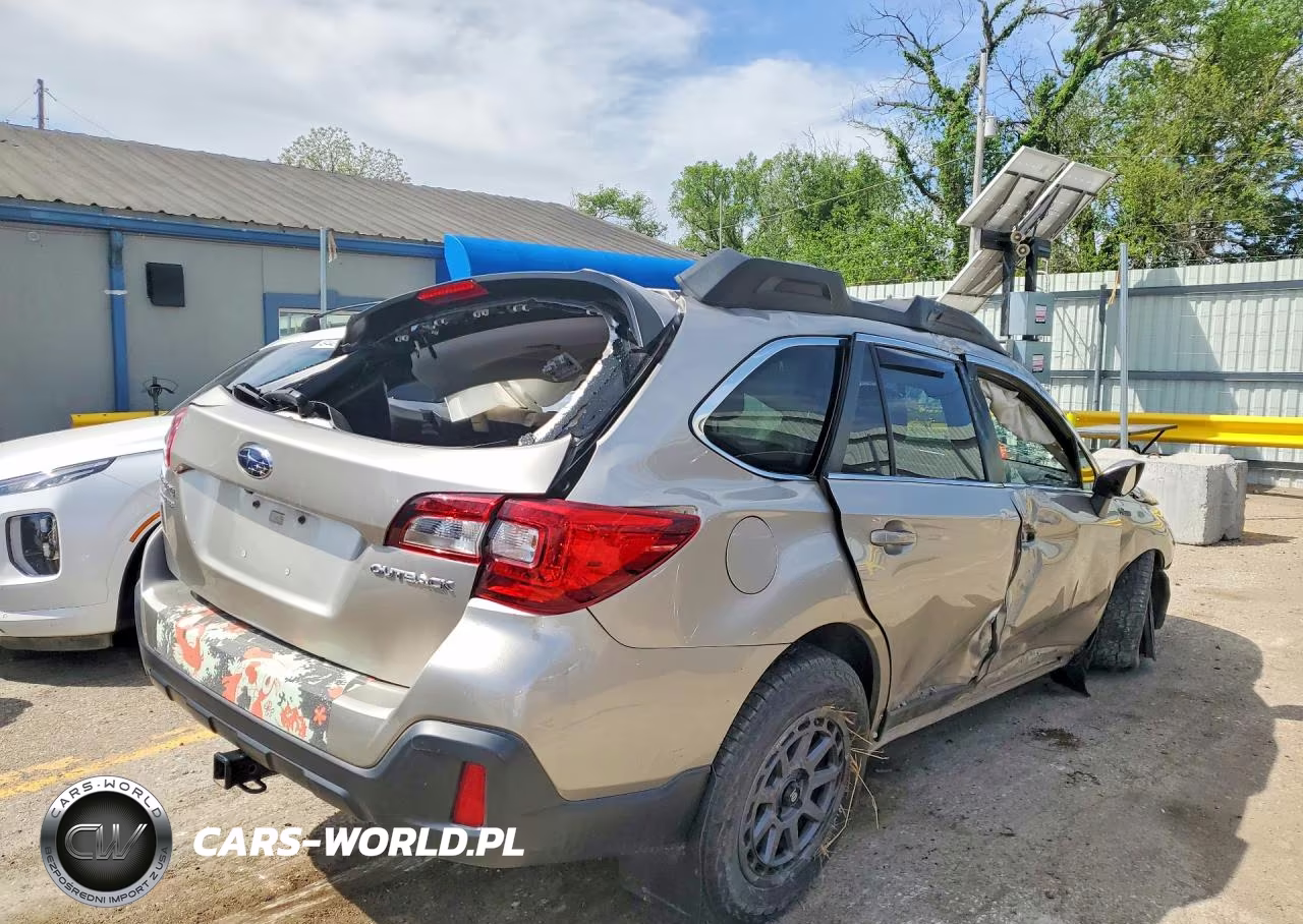 2018 Subaru Outback 2.5I Premium VIN:4S4BSAHC3J3211535 - 3