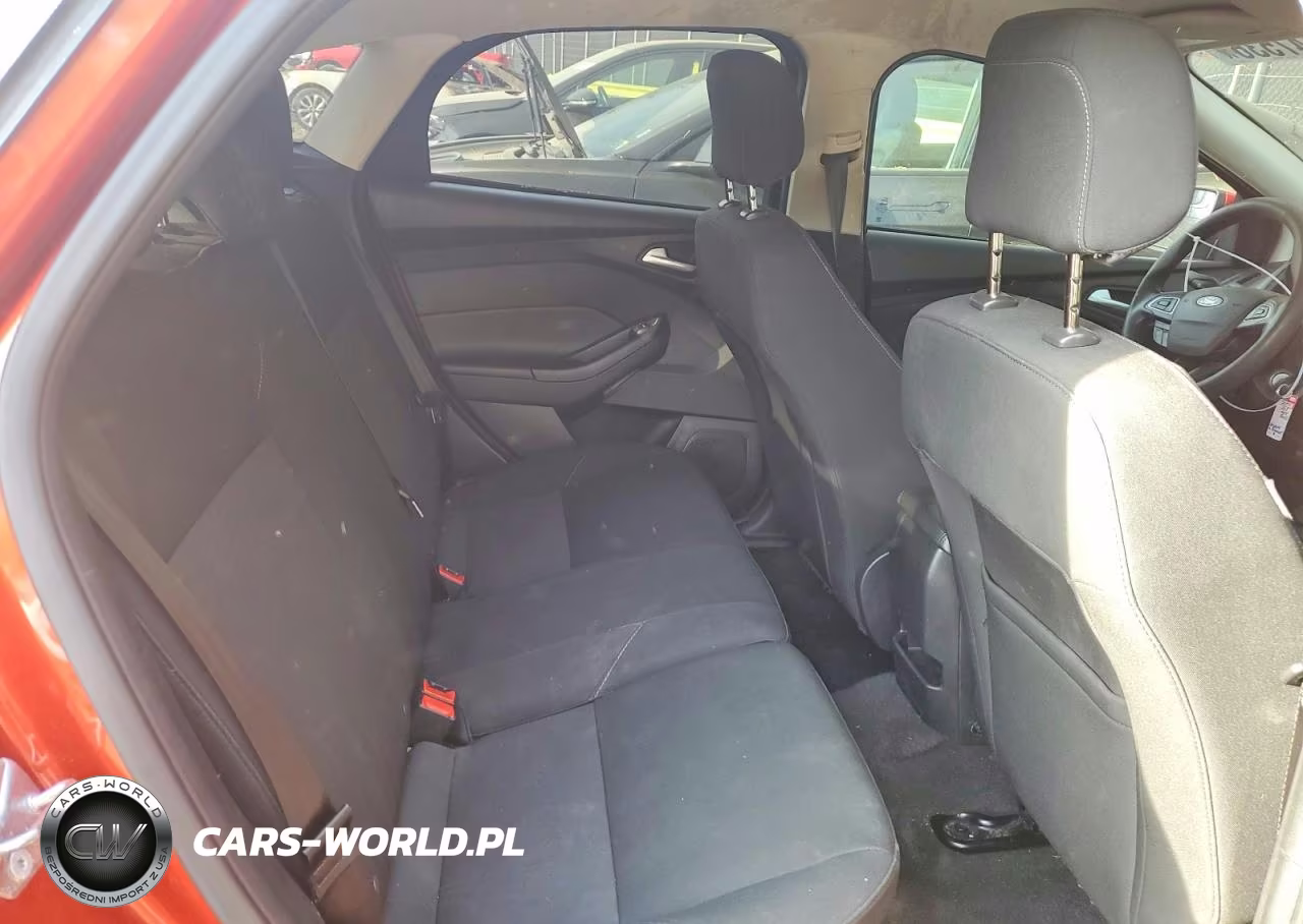 2018 Ford Focus Se VIN:1FADP3K2XJL300129 - 10