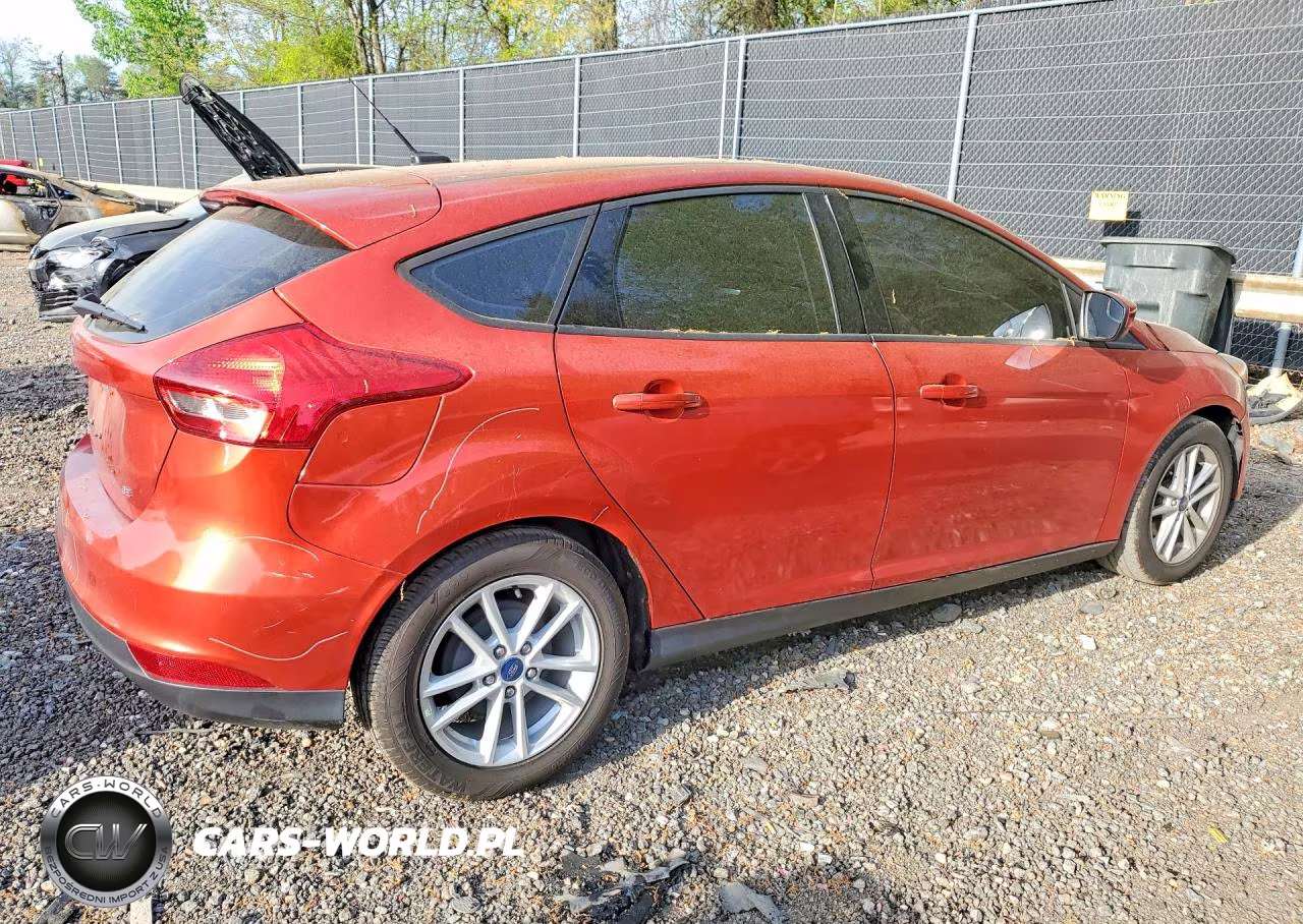 2018 Ford Focus Se VIN:1FADP3K2XJL300129 - 3