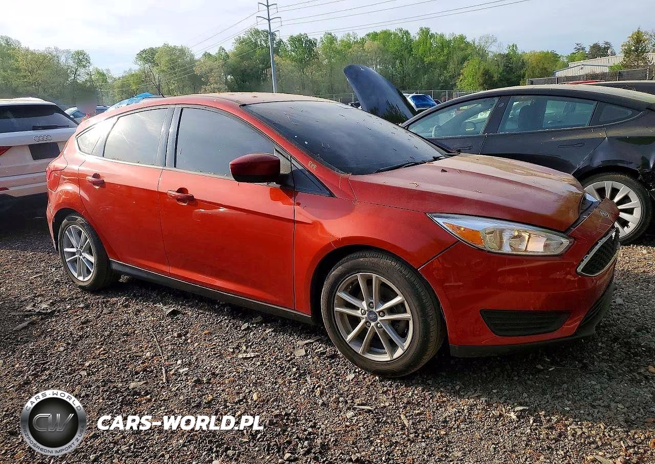 2018 Ford Focus Se VIN:1FADP3K2XJL300129 - 4