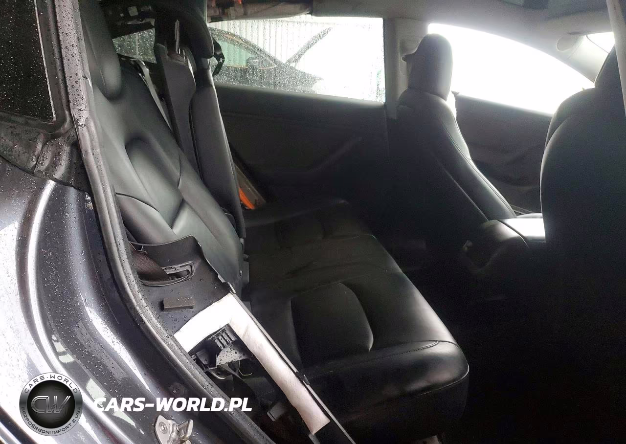 2018 Tesla Model 3 VIN:5YJ3E1EB8JF083081 - 10