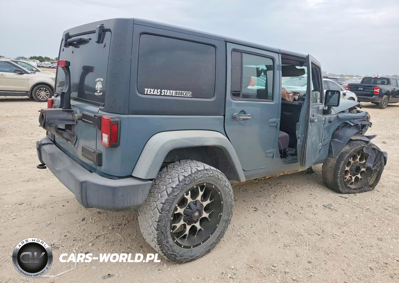 2014 Jeep Wrangler Unlimited Sport VIN:1C4BJWDG1EL173371 - 3