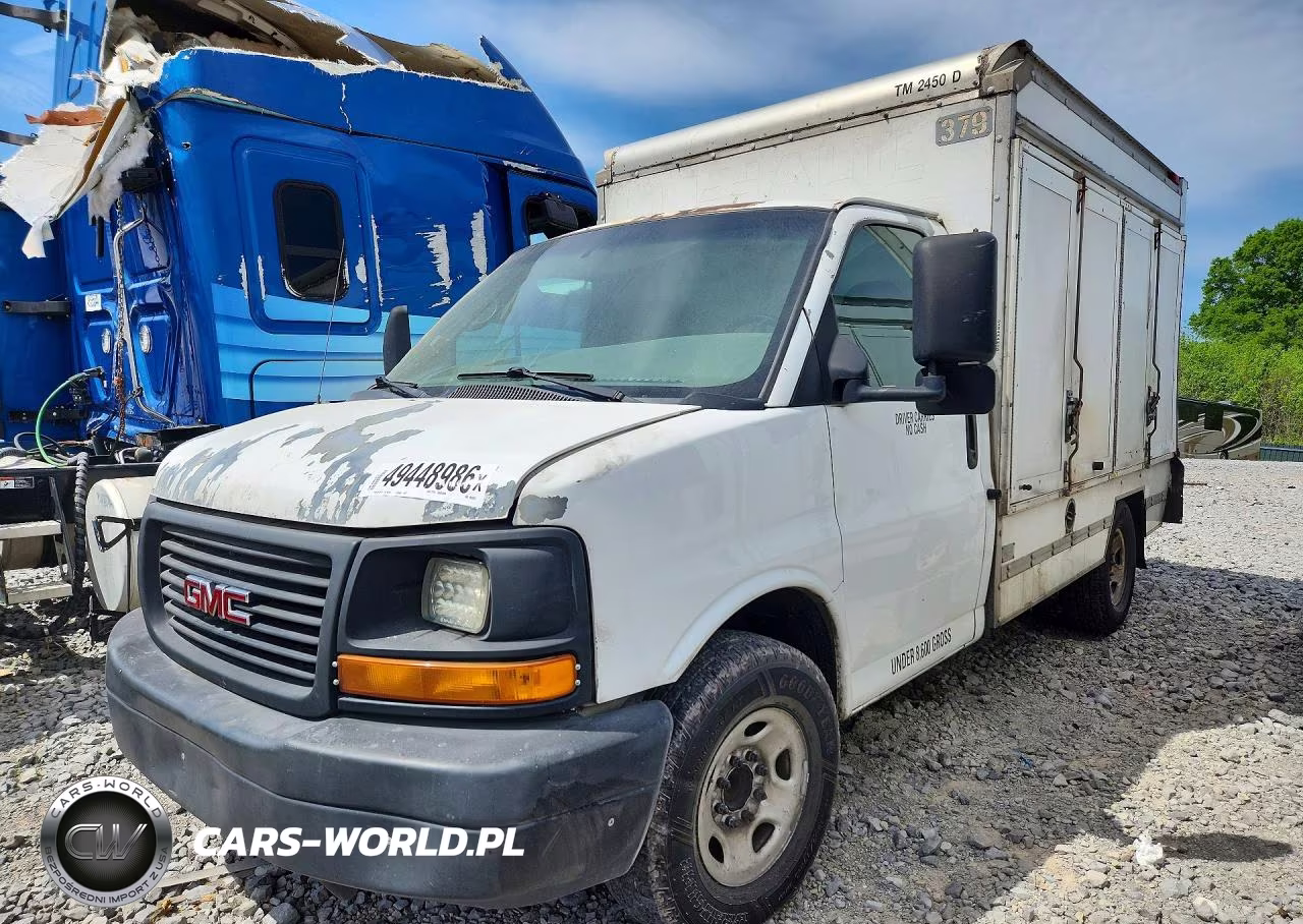 2010 GMC Savana Box Truck