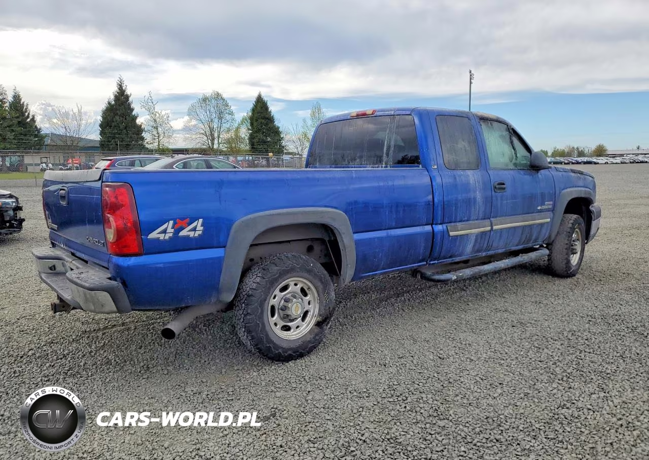 2003 Chevrolet Silverado K2500 Heavy Duty VIN:1GCHK29103E181242 - 3