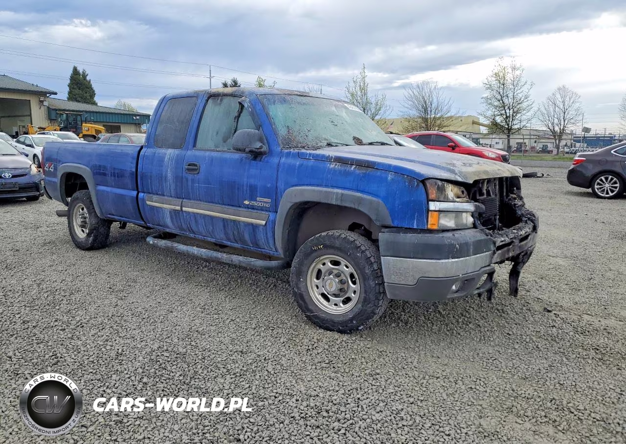 2003 Chevrolet Silverado K2500 Heavy Duty VIN:1GCHK29103E181242 - 4