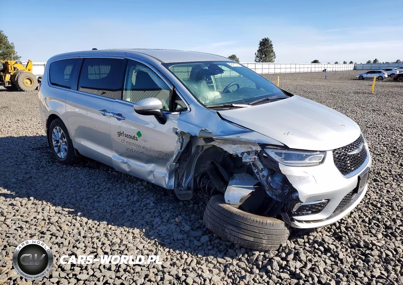 2023 Chrysler Pacifica Touring L VIN:2C4RC3BG8PR593472 - 4